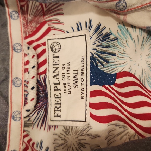 Free Planet 100% Cotton size small USA button down.  Excellent condition - Picture 2 of 2